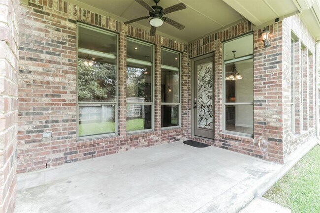 Building Photo - 208 Angus Dr
