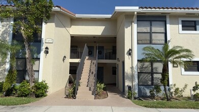 Building Photo - Lakefront one bedroom condo in Palm Beach Grande