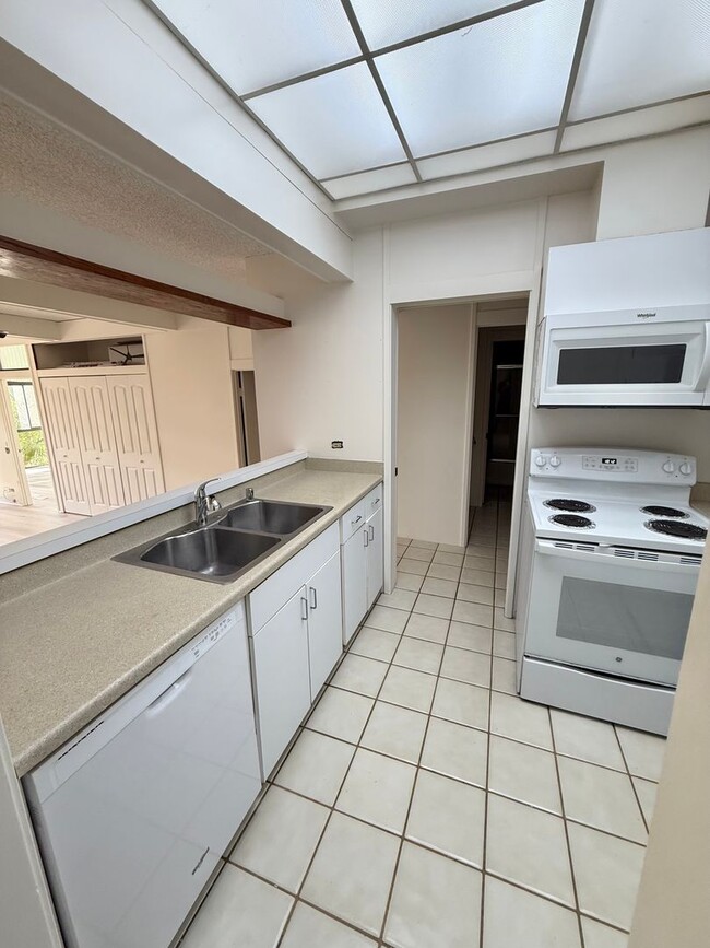 Building Photo - Kailua 3BR/2BA Condo – Resort-Style Living