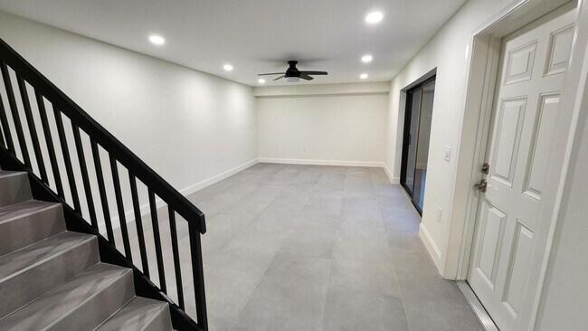 Building Photo - 2026 20th Ct
