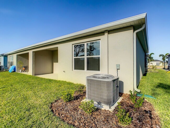 Building Photo - Villa Home in West Port - 3/2/2 close to s...