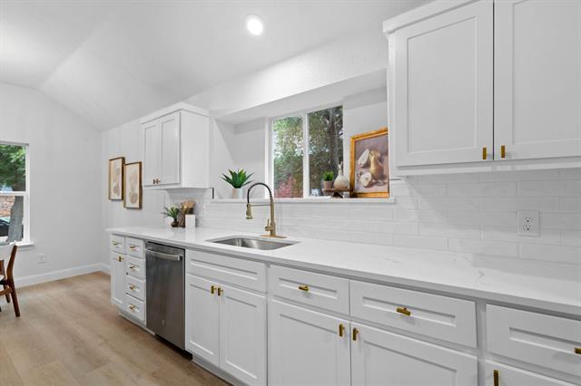 Building Photo - 822 Trevor Way