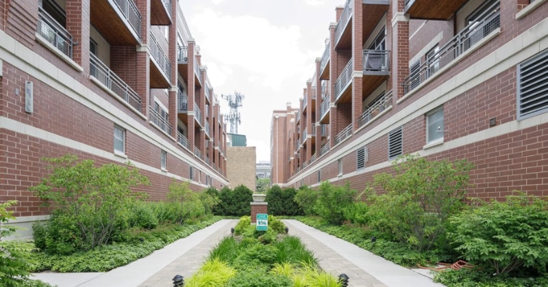 Building Photo - 1045 W Monroe St