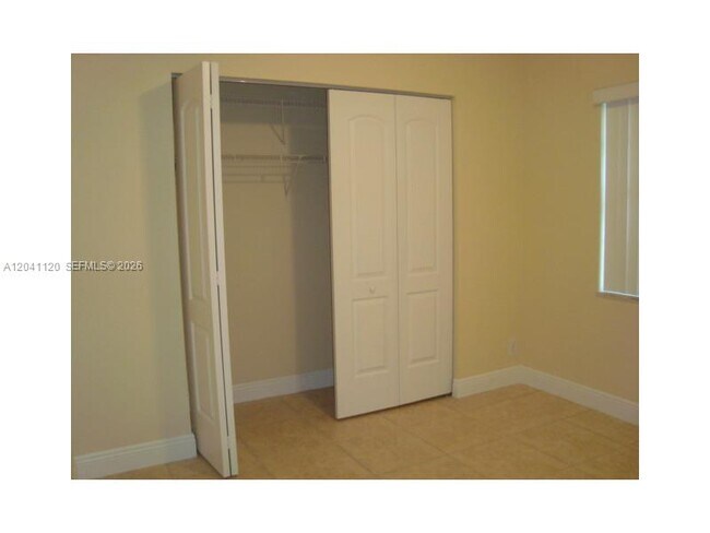 Building Photo - 286 Bridgeton Way
