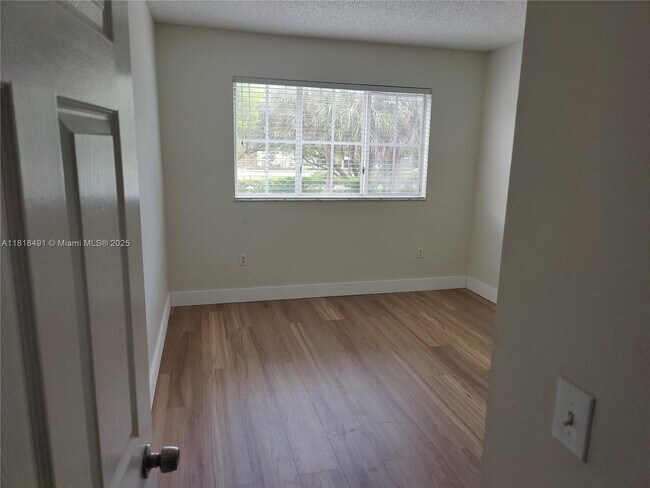 Building Photo - 2474 Centergate Dr