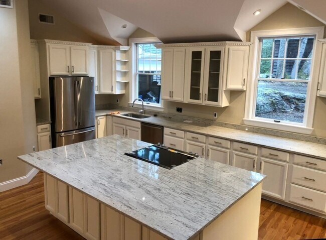 Building Photo - 5bed single family house