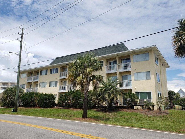 Building Photo - Walk to the Beach from this Ground Floor 1...