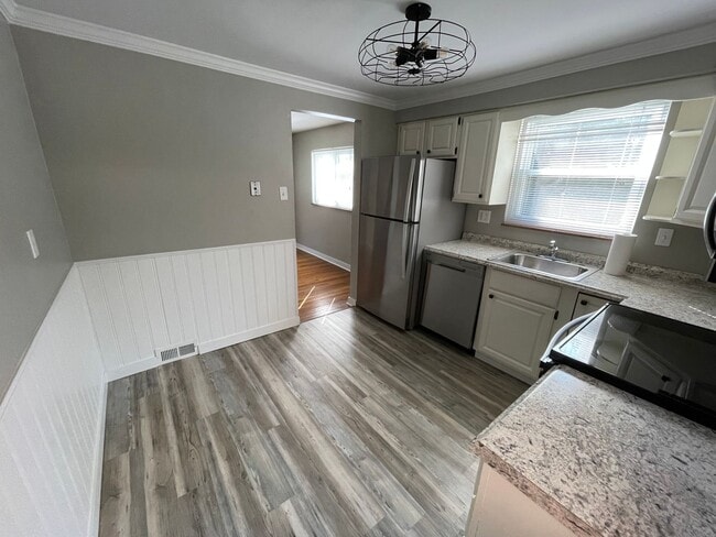 Building Photo - Comfortable 3-Bedroom Home with Private Backyard in Pittsburgh!