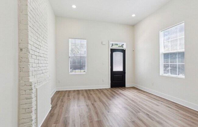 Building Photo - 2024 Bienville St