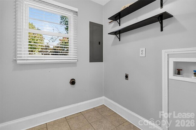 Building Photo - 1634 Van Buren Ave