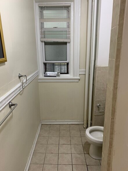 Building Photo - 360 Riverway