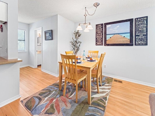 Building Photo - 113 N Myrtle Dr