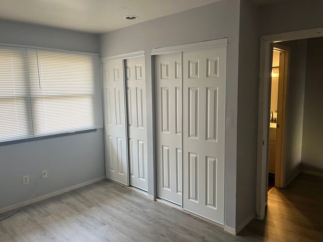 Building Photo - 3 Bedroom Duplex in Davenport Great Price