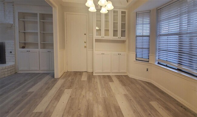 Building Photo - 1616 Scottsdale Dr