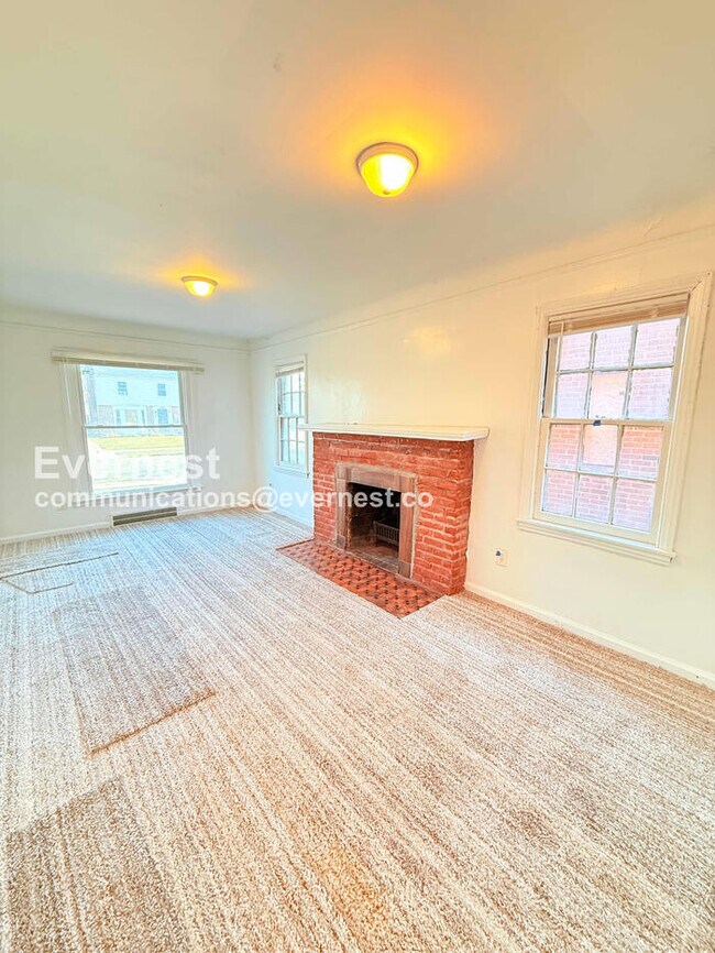 Building Photo - 10747 Roxbury St