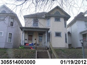 Building Photo - 208 S Mulberry St