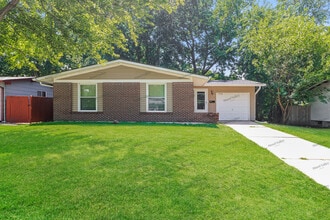 Building Photo - 2370 Palm Dr