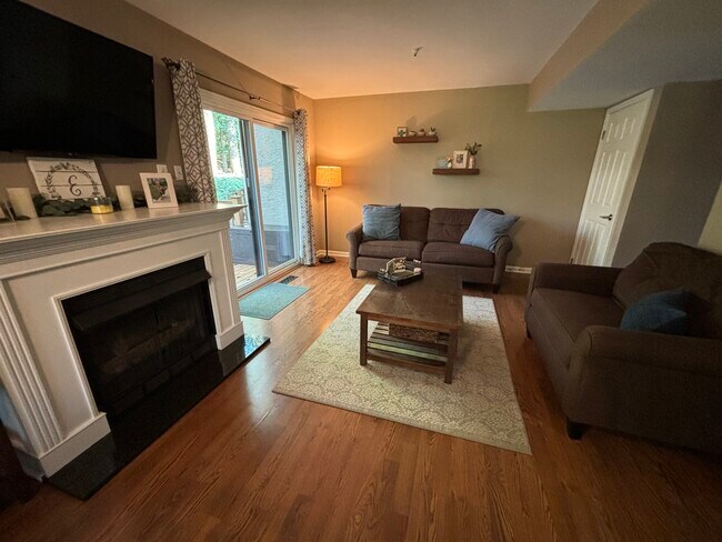 Building Photo - 1461 Conifer Dr