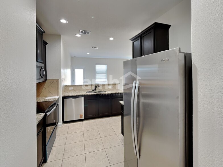 Building Photo - 6292 Begonia