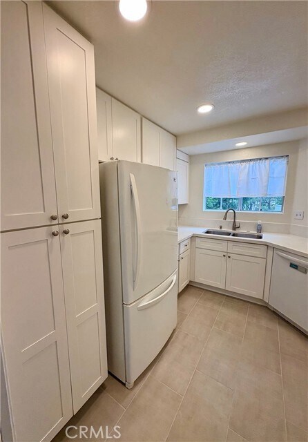 Building Photo - 24324 Val Verde Ct