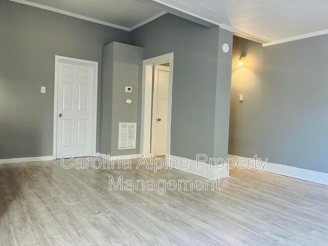 Building Photo - 910 Walnut St