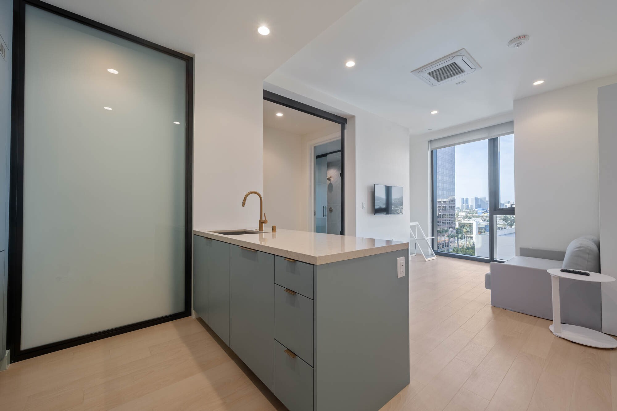 Building Photo - 6401 Wilshire Blvd