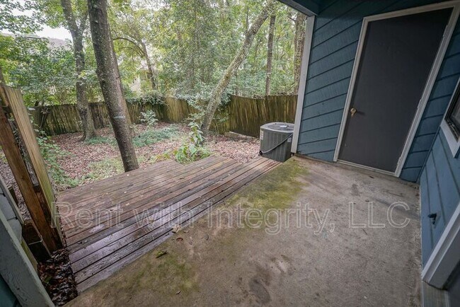 Building Photo - 2100 Continental Ave