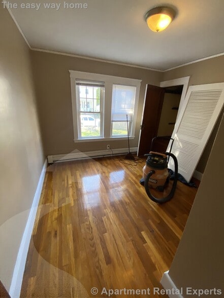 Building Photo - 2-4 Goldsmith Ave Unit #1