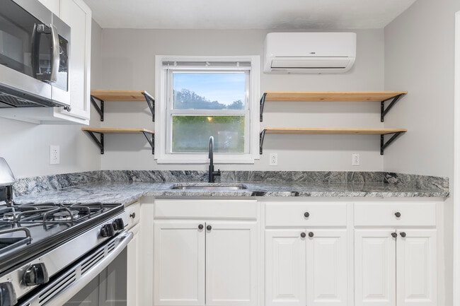 Building Photo - Affordable Luxury Apartment Near DC