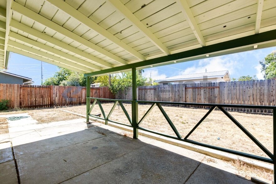 Building Photo - Unit