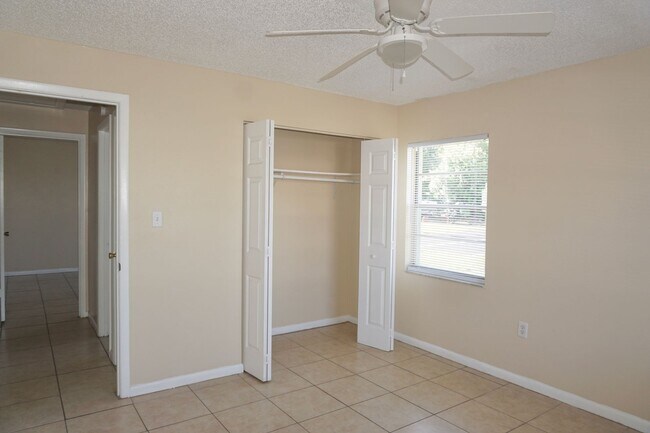 Building Photo - 2571-2575 Elm Ave