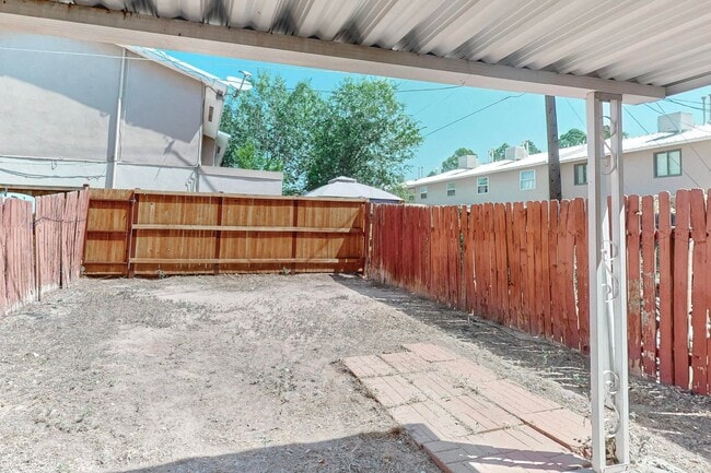 Building Photo - Cozy 3 Bedroom 1.5 Bathroom In NW Albuquer...