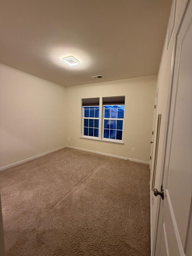 Building Photo - 23910 Catawba Hill Dr