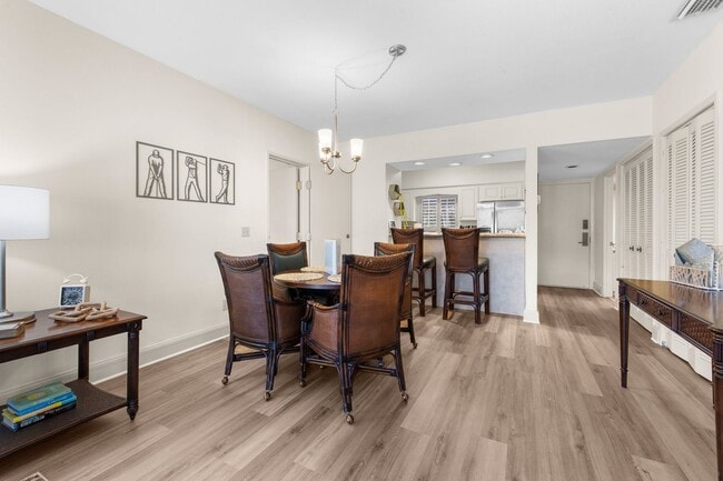 Building Photo - Furnished Resort 2/2 Condo, on Golf Course, Lake Views