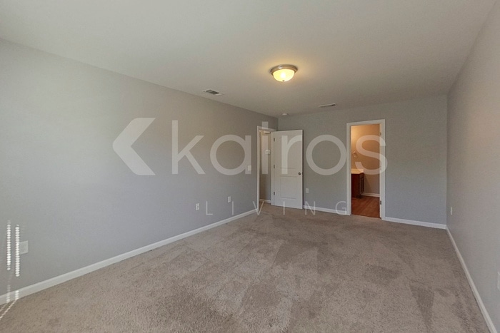 Building Photo - 305 Lumpkin Ln
