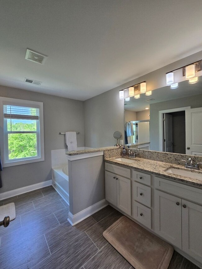 Building Photo - Rare find in Camden, SC - Gorgeous home on...