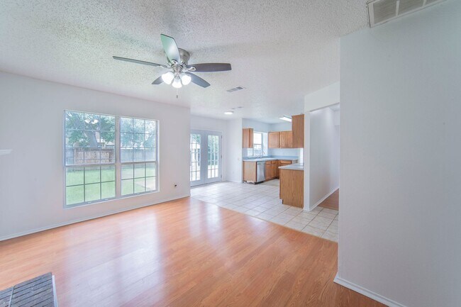Building Photo - Spacious 4-Bedroom Home Across from the Pa...