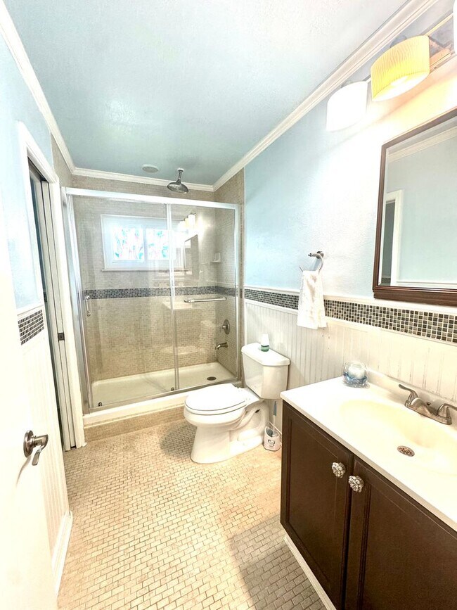 Building Photo - Beautiful 2-bedroom, 1.5-bath condo