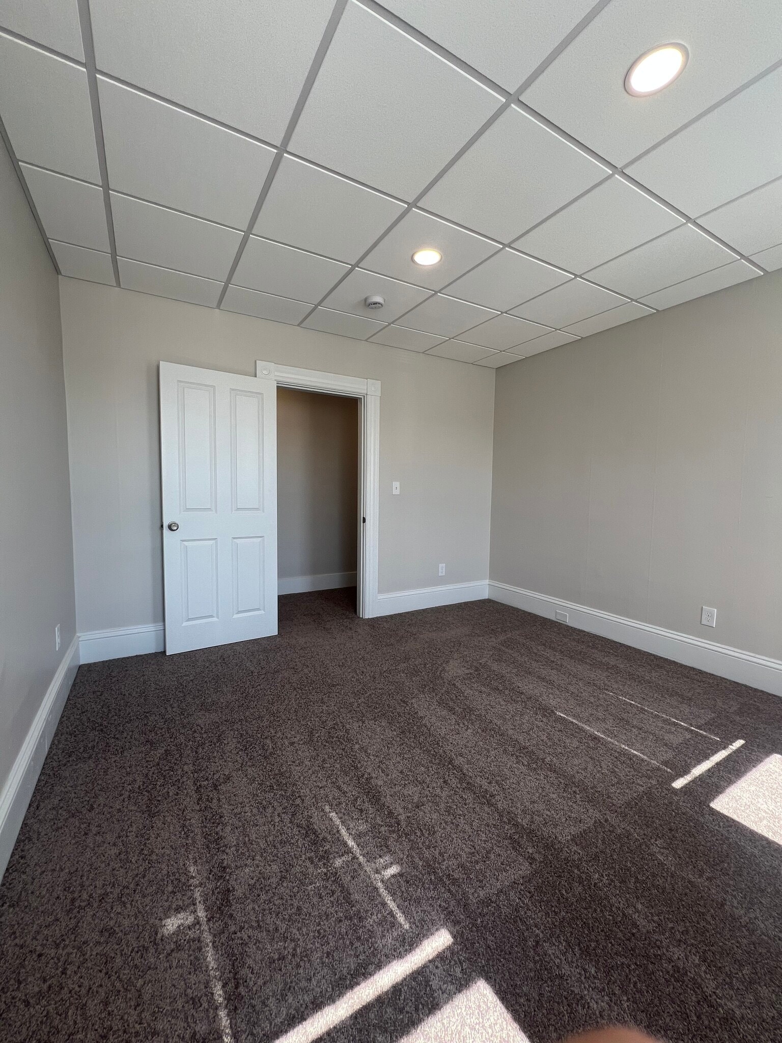 Bedroom with brand new carpet - 75 Boynton St