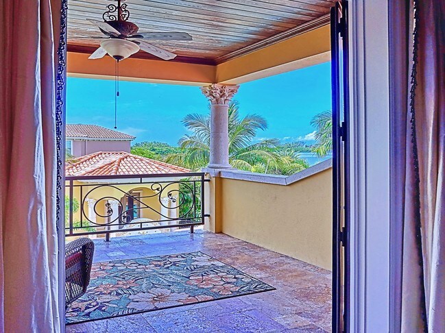 Building Photo - 1363 Oceanview Dr