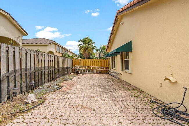 Building Photo - 11255 NW 53rd Ln