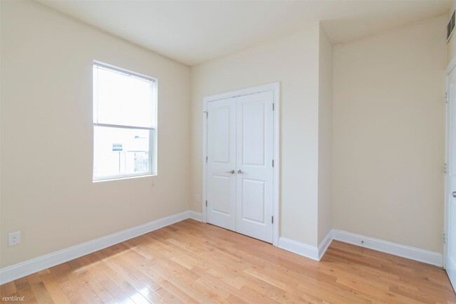 Building Photo - 4 br, 3 bath Triplex - 1842 N 17TH ST Unit...