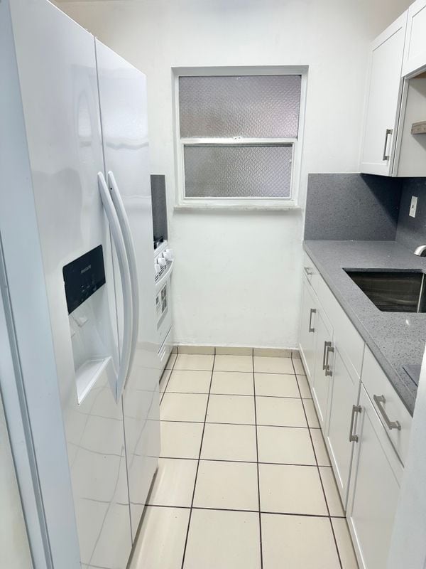 Building Photo - 4655 Palm Ave