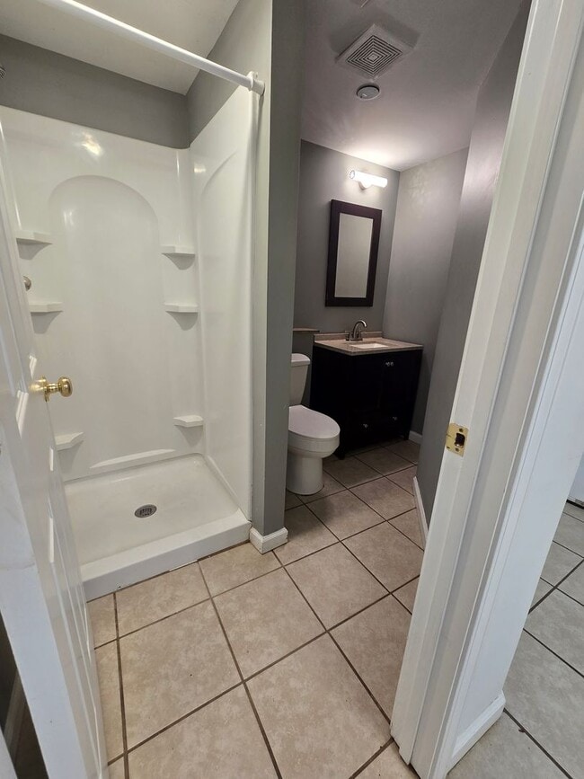 Building Photo - NEW LISTING!!!!!