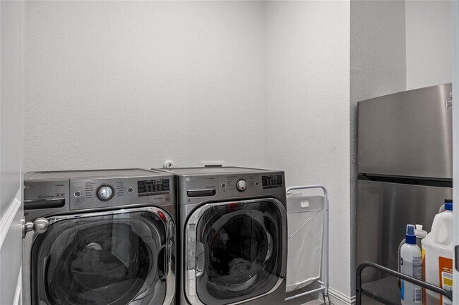 Building Photo - 4505 Lucabella Ln