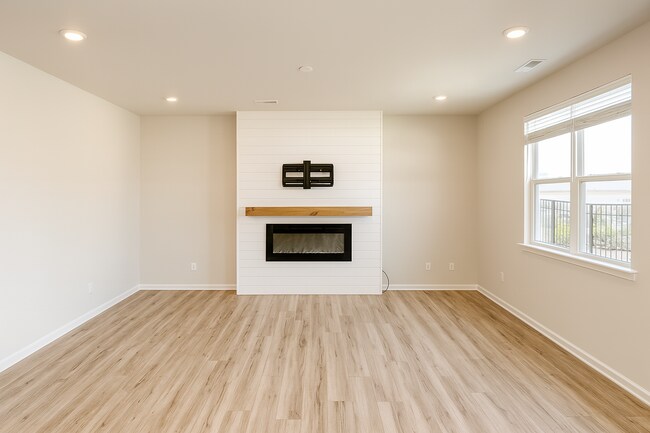 Building Photo - 6010 Walkers Run Dr