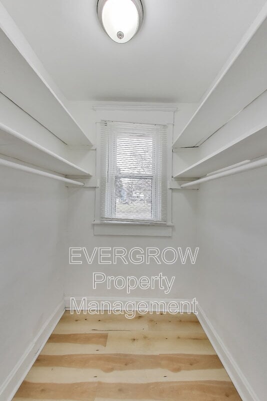 Building Photo - 413 N Oxford St