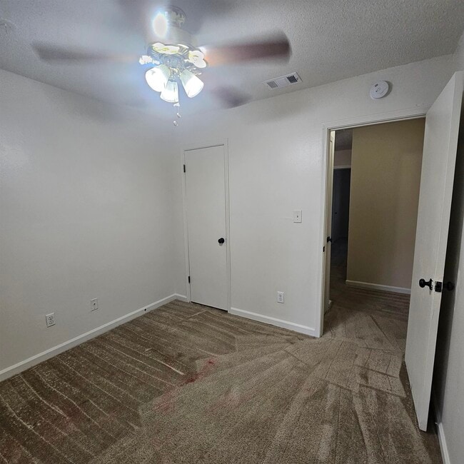 Building Photo - 3701 Donovan Dr