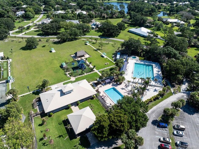 Building Photo - 2386 SW Creekside Dr