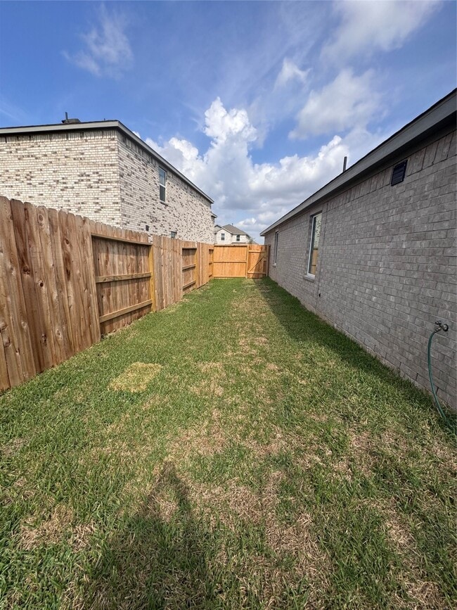 Building Photo - 3088 Fantasy Ter Dr